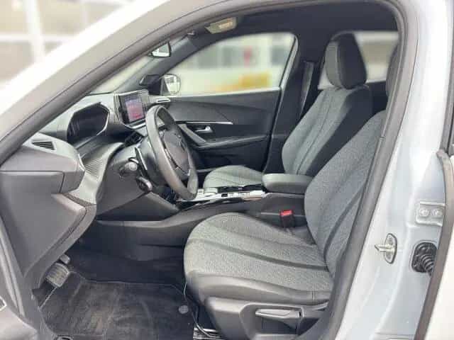 Peugeot 2008 1.2 PureTech 130 Allure +Sitzheizung+EPH+ 02/2024-photo-7