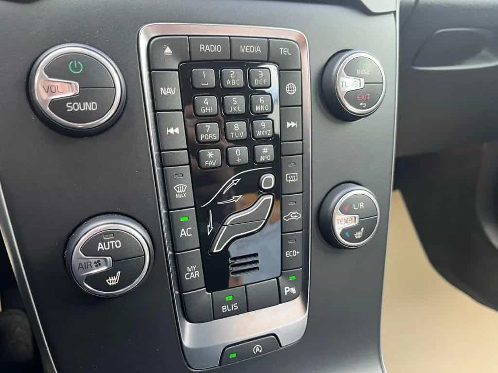 Volvo V40 T2 Geartronic Momentum 09/2019-photo-15