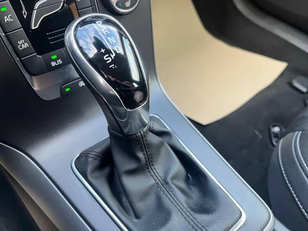 Volvo V40 T2 Geartronic Momentum 09/2019-photo-16