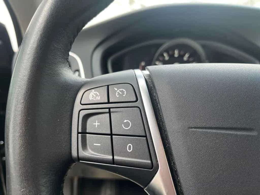 Volvo V40 T2 Geartronic Momentum 09/2019-photo-18