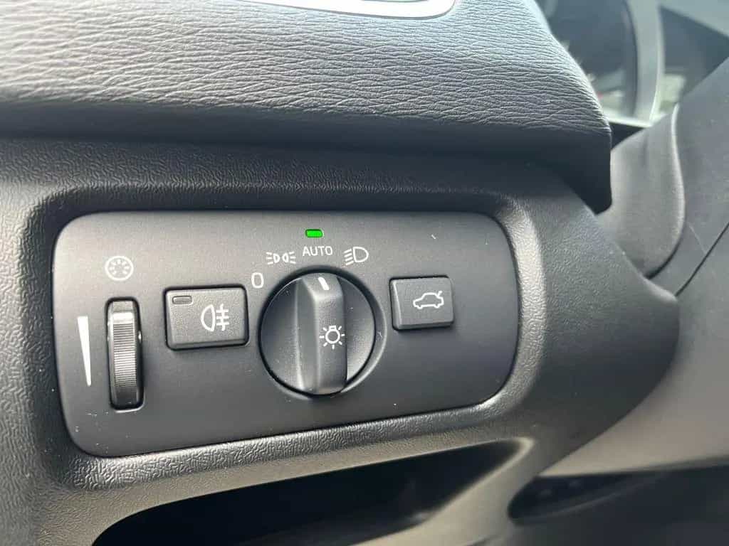 Volvo V40 T2 Geartronic Momentum 09/2019-photo-19