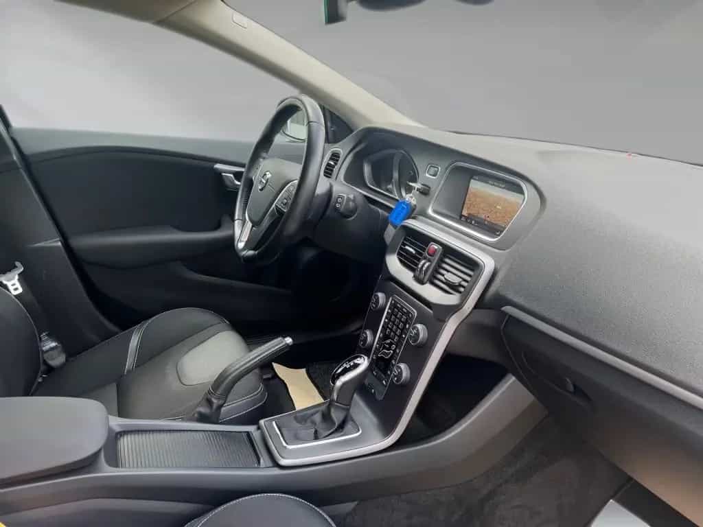 Volvo V40 T2 Geartronic Momentum 09/2019-photo-3