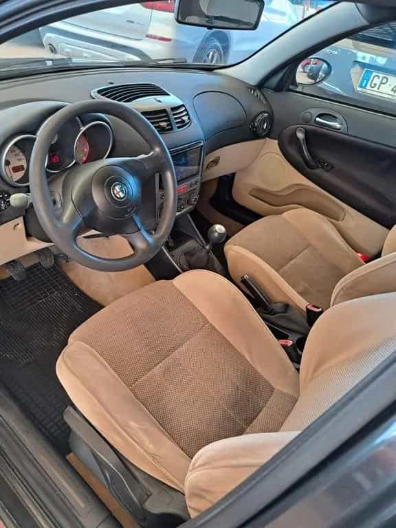 Alfa Romeo 147 1.9 JTD 115 CV 3p. Distinctive 08/2003-photo-4