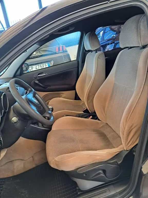 Alfa Romeo 147 1.9 JTD 115 CV 3p. Distinctive 08/2003-photo-5