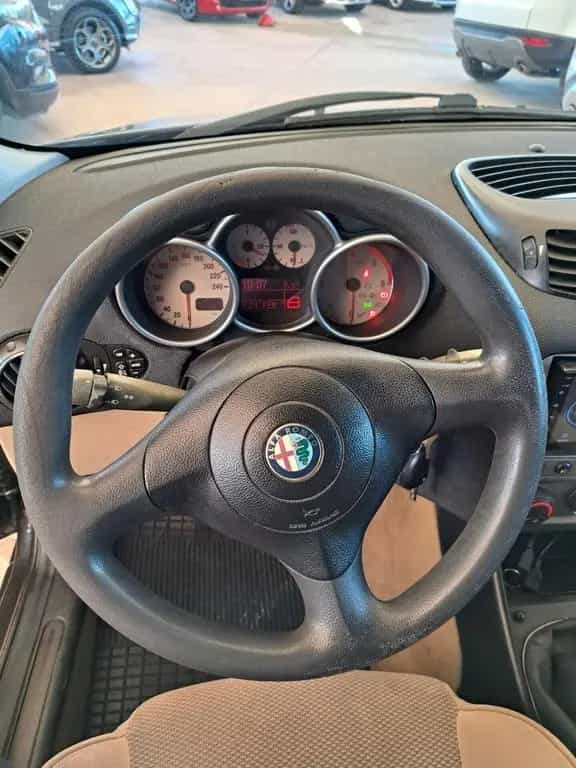 Alfa Romeo 147 1.9 JTD 115 CV 3p. Distinctive 08/2003-photo-9