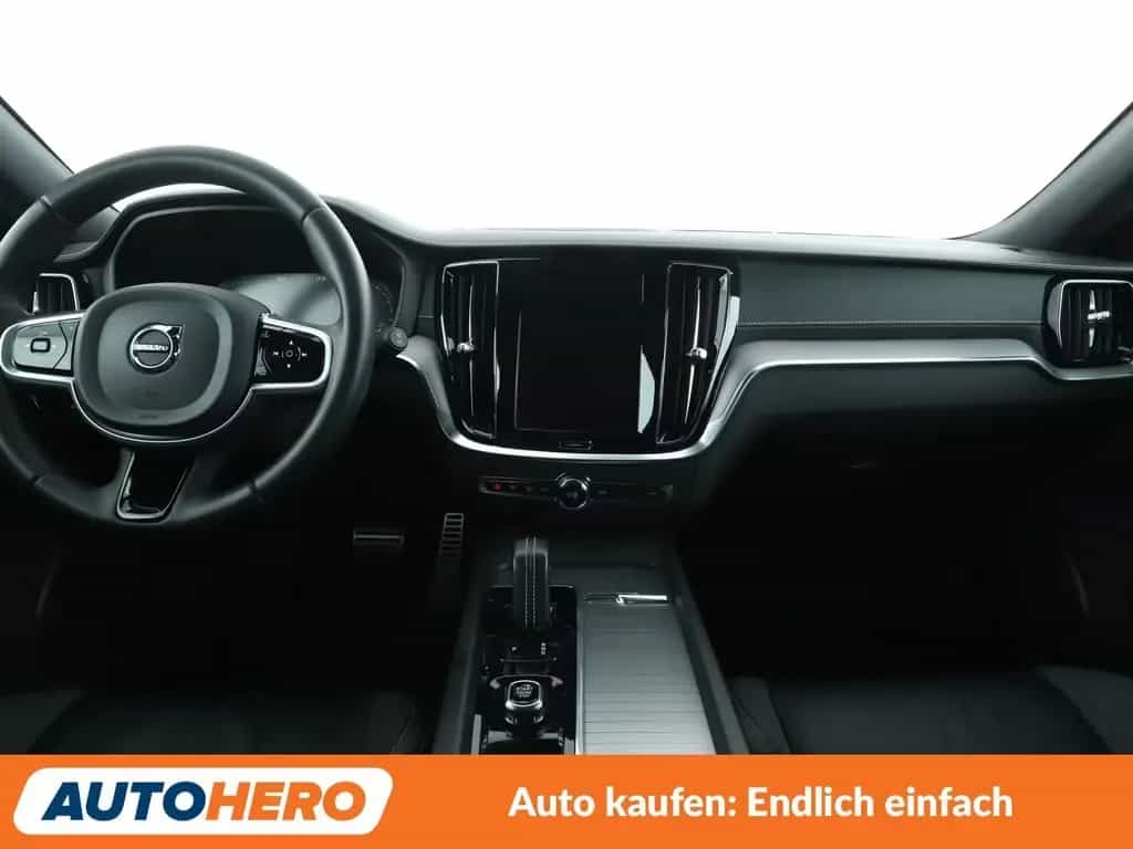 Volvo V60 2.0 B4 R-Design Aut.*NAV*LED*TEMP*CAM*PDC*SHZ* 09/2021-photo-11