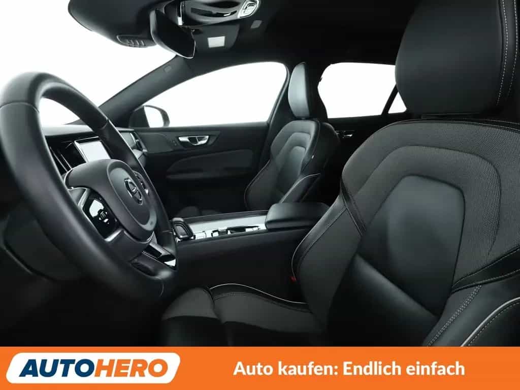 Volvo V60 2.0 B4 R-Design Aut.*NAV*LED*TEMP*CAM*PDC*SHZ* 09/2021-photo-9