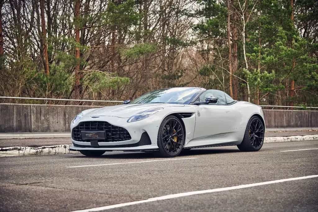 Aston Martin DB12 Volante / Apex Grey / Bowers & Wilkins 07/2024-photo-0