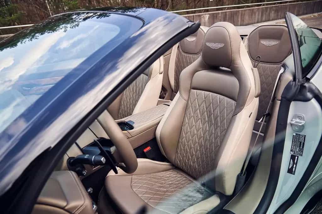 Aston Martin DB12 Volante / Apex Grey / Bowers & Wilkins 07/2024-photo-12
