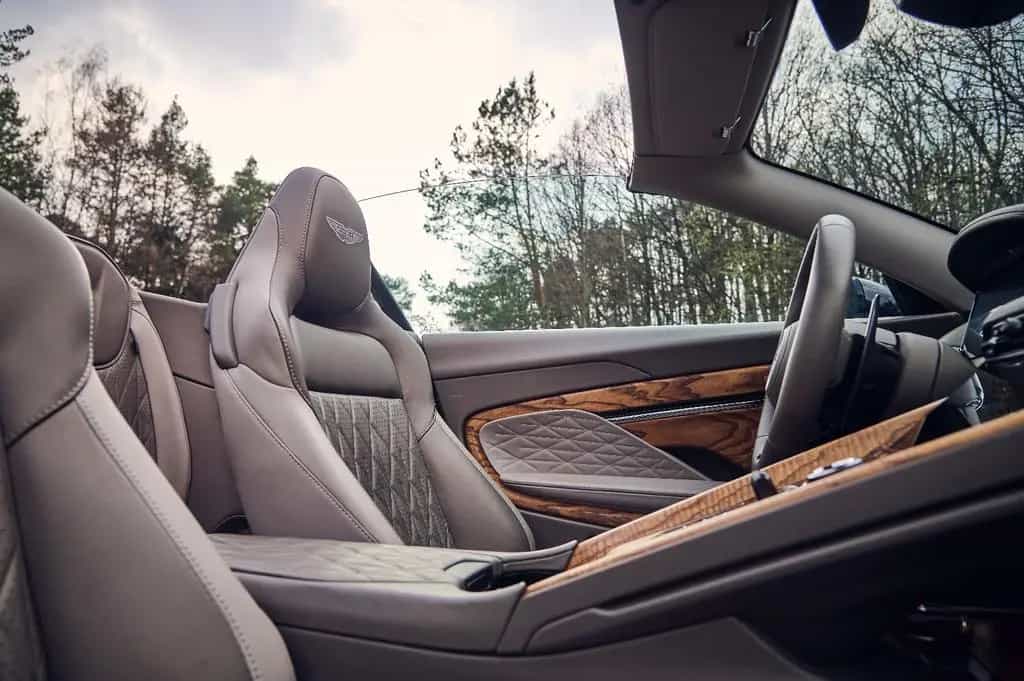 Aston Martin DB12 Volante / Apex Grey / Bowers & Wilkins 07/2024-photo-14