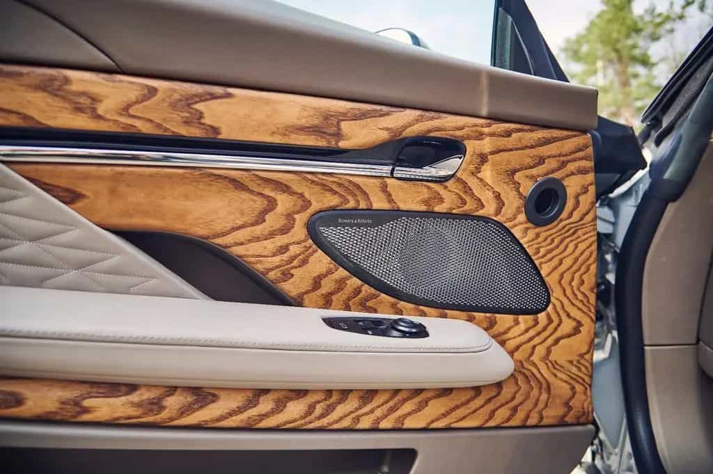 Aston Martin DB12 Volante / Apex Grey / Bowers & Wilkins 07/2024-photo-21