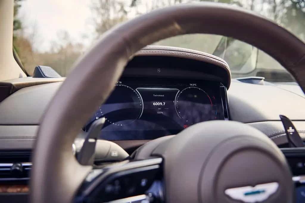 Aston Martin DB12 Volante / Apex Grey / Bowers & Wilkins 07/2024-photo-22