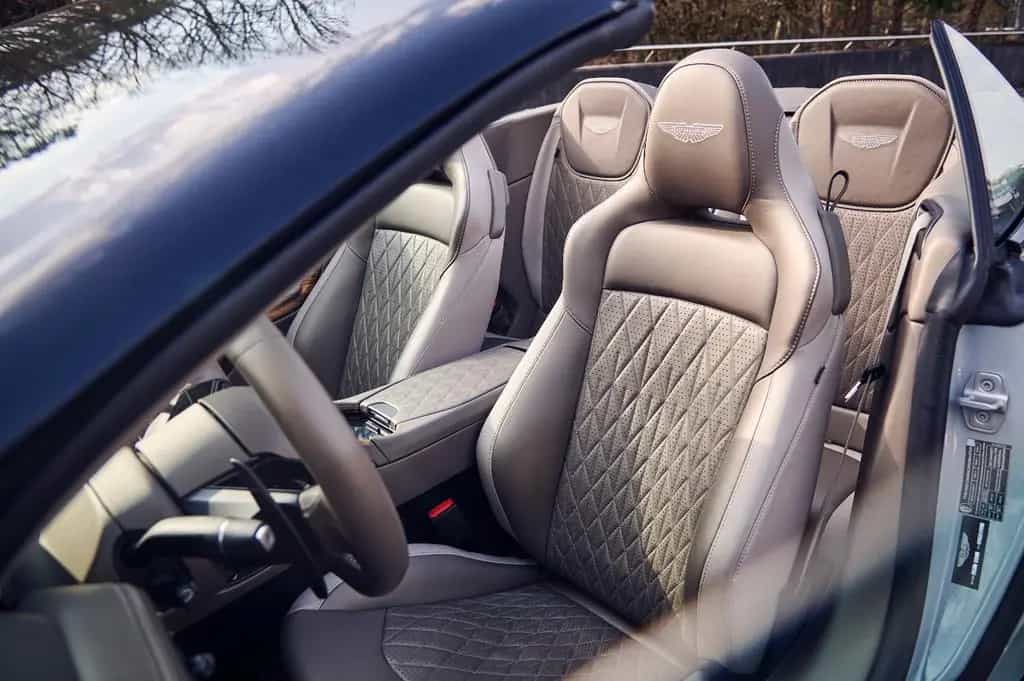 Aston Martin DB12 Volante / Apex Grey / Bowers & Wilkins 07/2024-photo-24