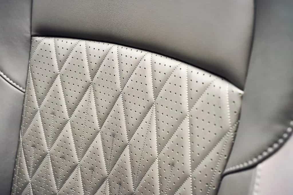 Aston Martin DB12 Volante / Apex Grey / Bowers & Wilkins 07/2024-photo-26