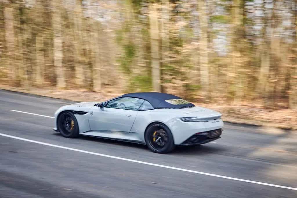 Aston Martin DB12 Volante / Apex Grey / Bowers & Wilkins 07/2024-photo-32