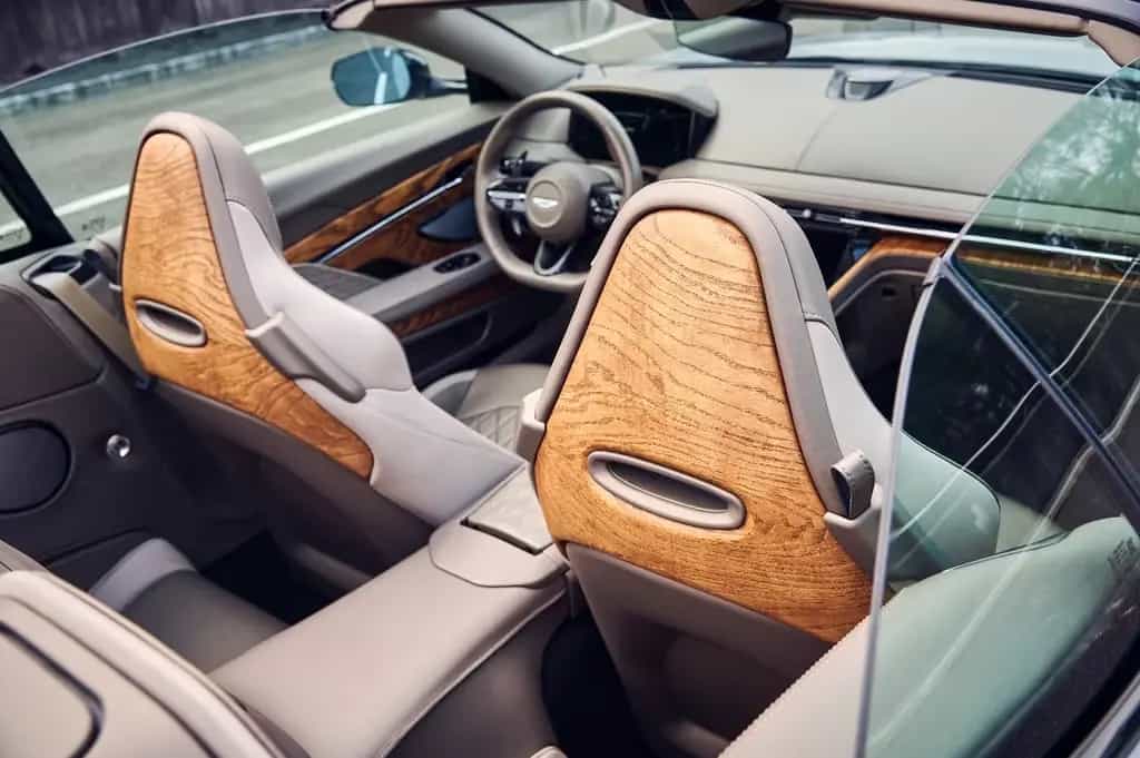 Aston Martin DB12 Volante / Apex Grey / Bowers & Wilkins 07/2024-photo-4