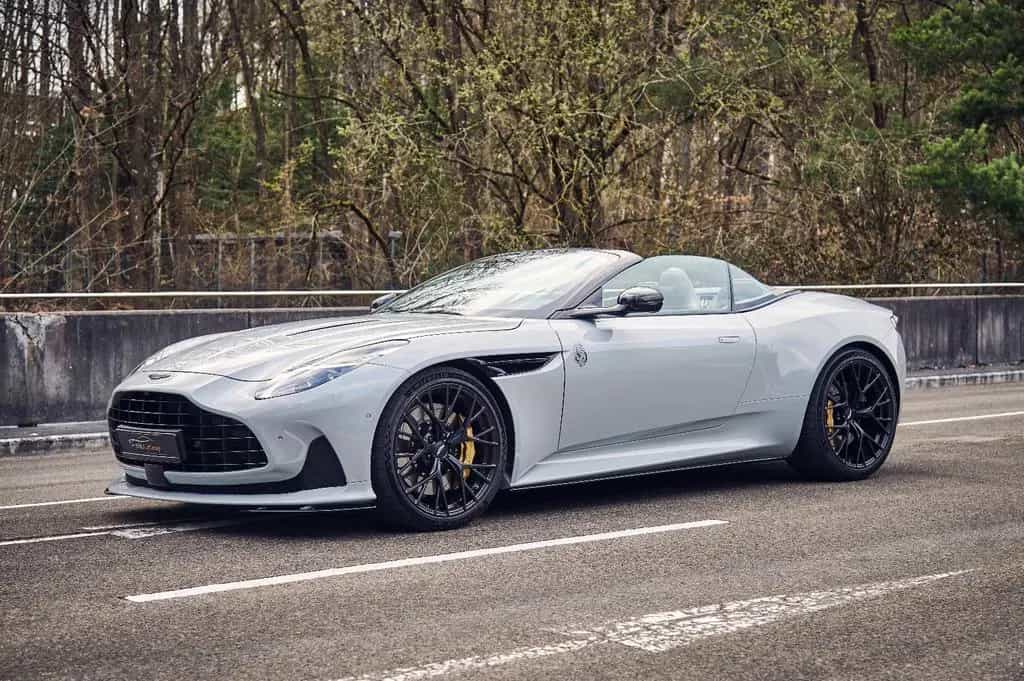Aston Martin DB12 Volante / Apex Grey / Bowers & Wilkins 07/2024-photo-7