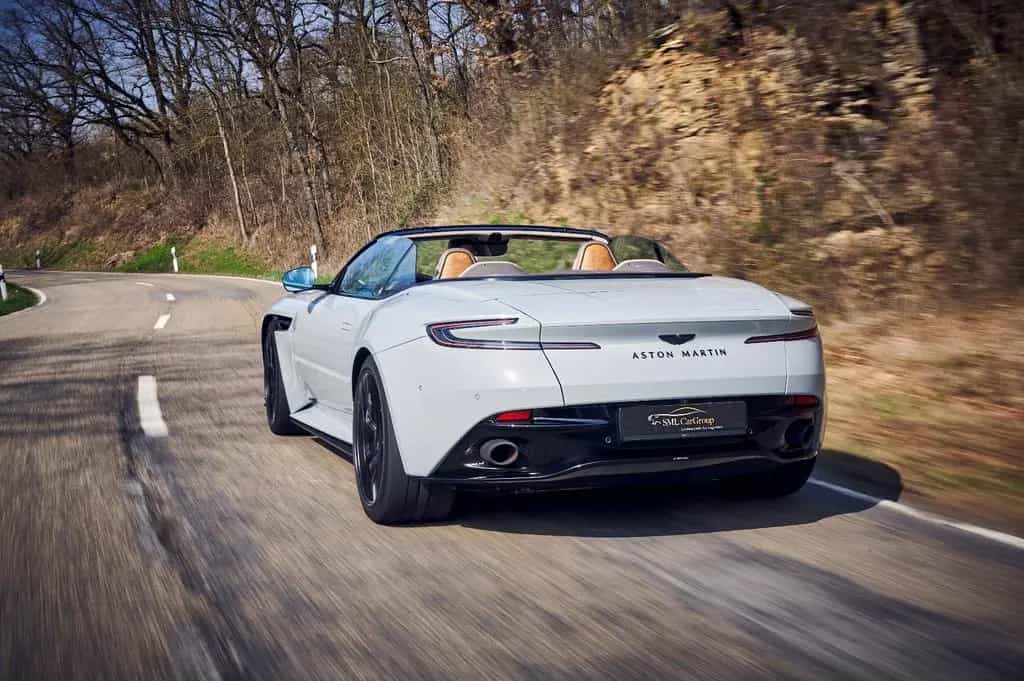 Aston Martin DB12 Volante / Apex Grey / Bowers & Wilkins 07/2024-photo-9