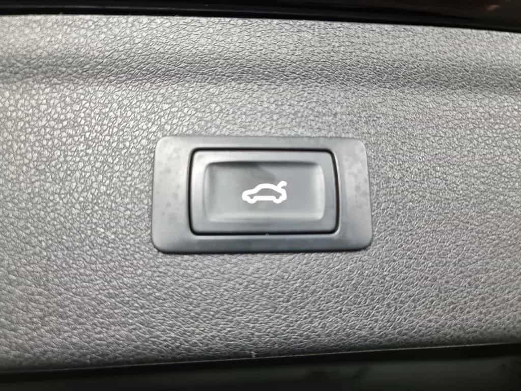 Audi Q3 2.0 TDi S tronic Bi-Xenon Navi Klima Leder 01/2018-photo-24