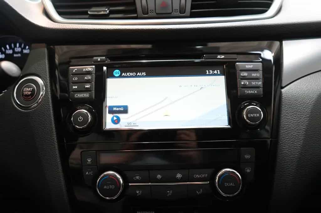 Nissan Qashqai 1.6 N-Connecta*LED*Navi*Kamera*Pano* 08/2017-photo-10