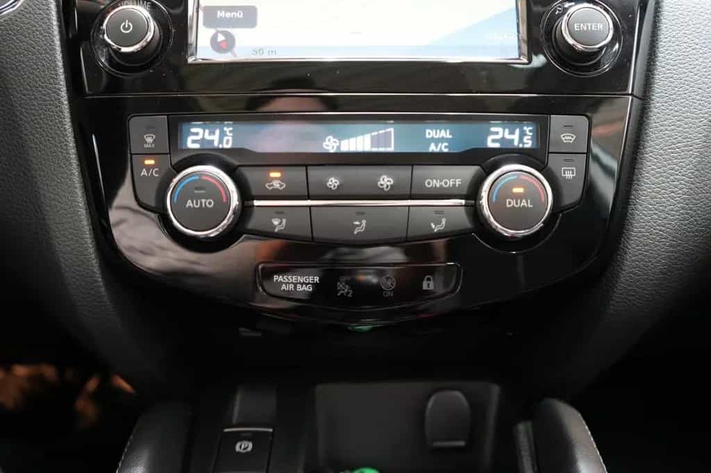 Nissan Qashqai 1.6 N-Connecta*LED*Navi*Kamera*Pano* 08/2017-photo-12