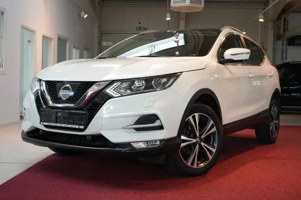 Nissan Qashqai 1.6 N-Connecta*LED*Navi*Kamera*Pano* 08/2017-photo-1