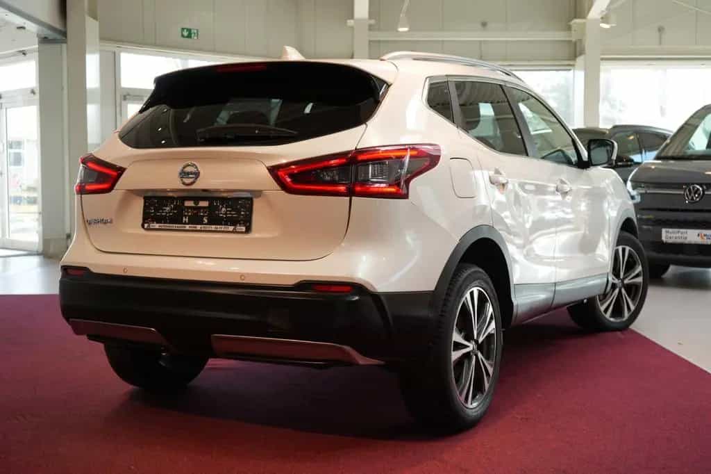 Nissan Qashqai 1.6 N-Connecta*LED*Navi*Kamera*Pano* 08/2017-photo-2