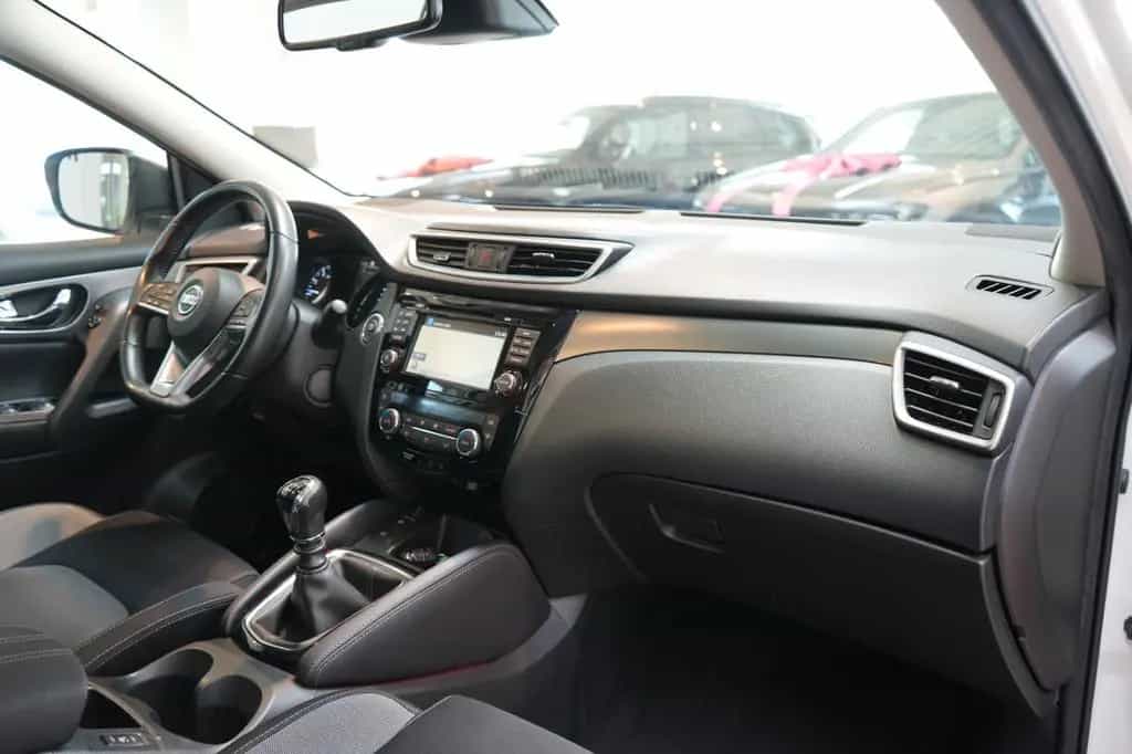 Nissan Qashqai 1.6 N-Connecta*LED*Navi*Kamera*Pano* 08/2017-photo-5