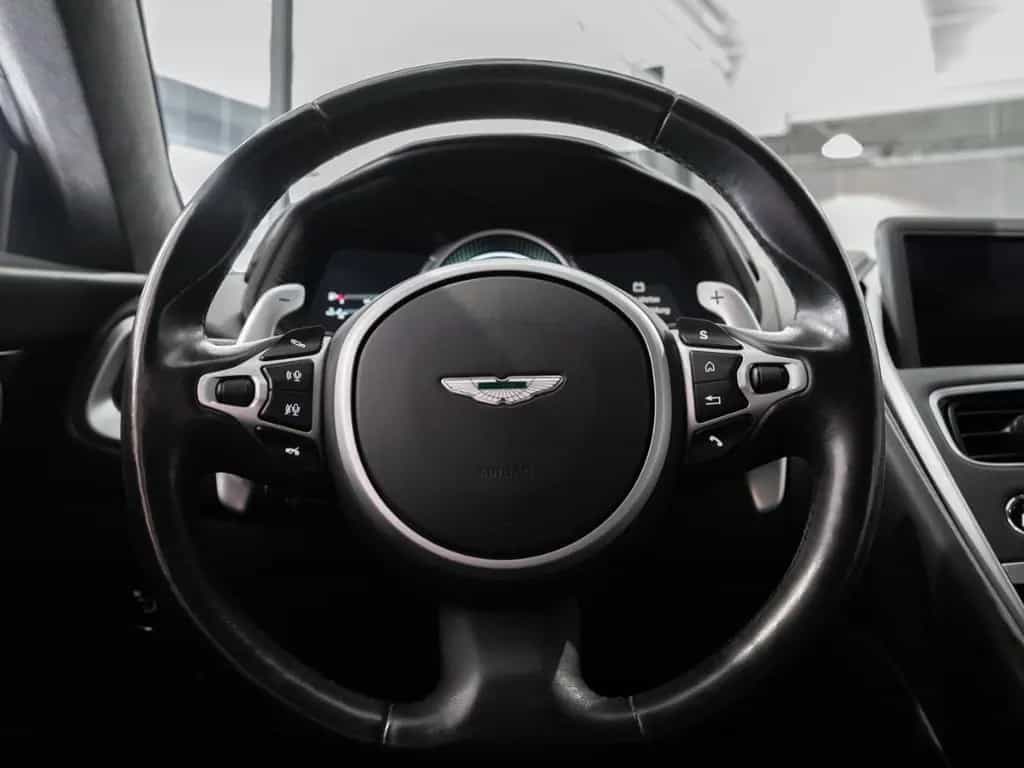 Aston Martin DB11 V8 Coupe Aston Martin Hamburg 07/2020-photo-10