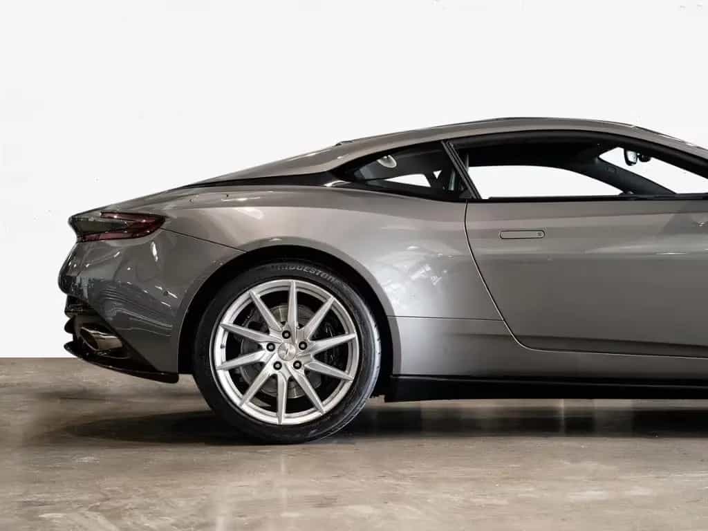 Aston Martin DB11 V8 Coupe Aston Martin Hamburg 07/2020-photo-17