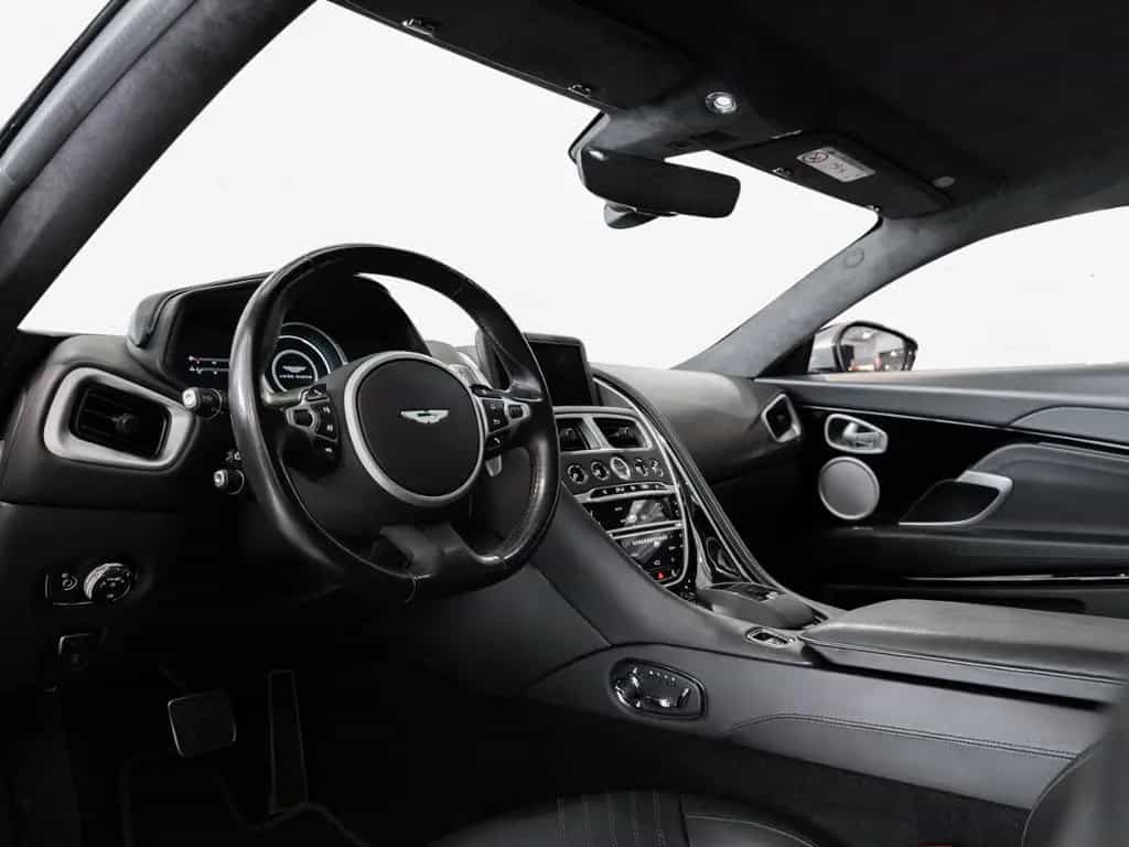 Aston Martin DB11 V8 Coupe Aston Martin Hamburg 07/2020-photo-2
