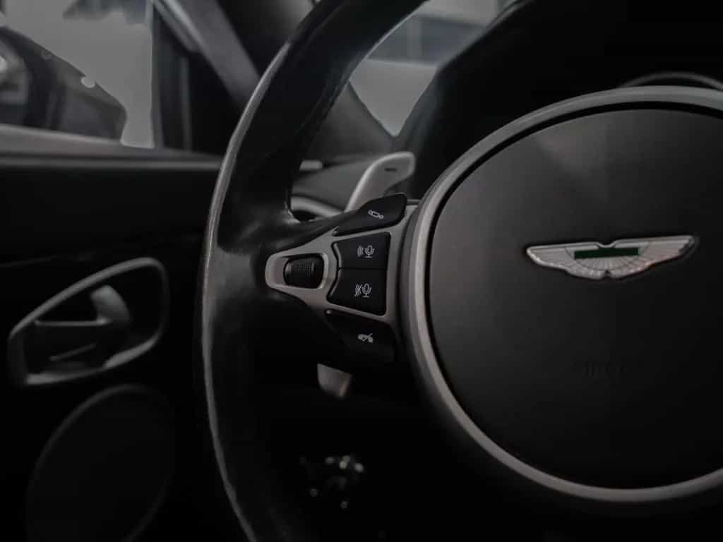 Aston Martin DB11 V8 Coupe Aston Martin Hamburg 07/2020-photo-27