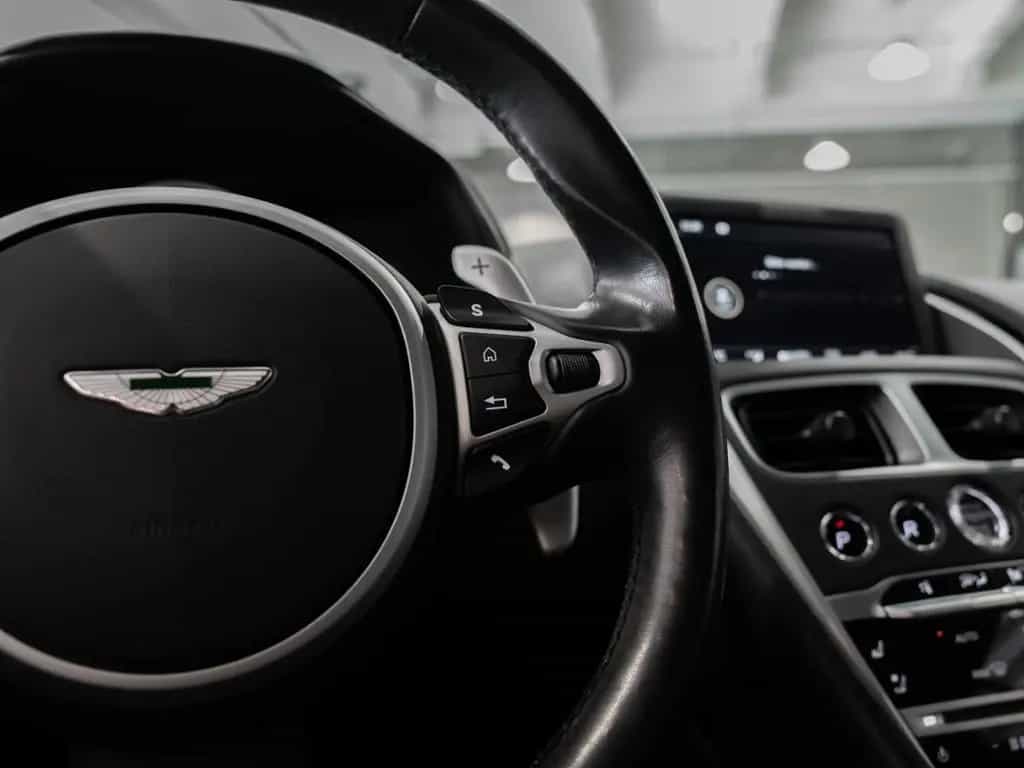 Aston Martin DB11 V8 Coupe Aston Martin Hamburg 07/2020-photo-28