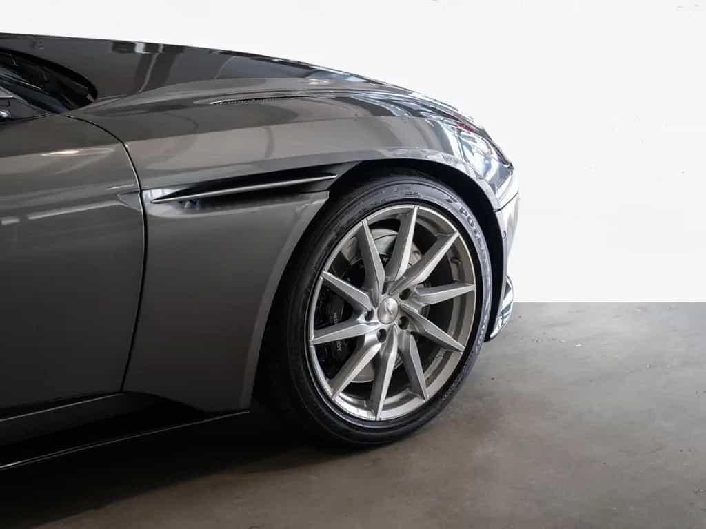 Aston Martin DB11 V8 Coupe Aston Martin Hamburg 07/2020-photo-8