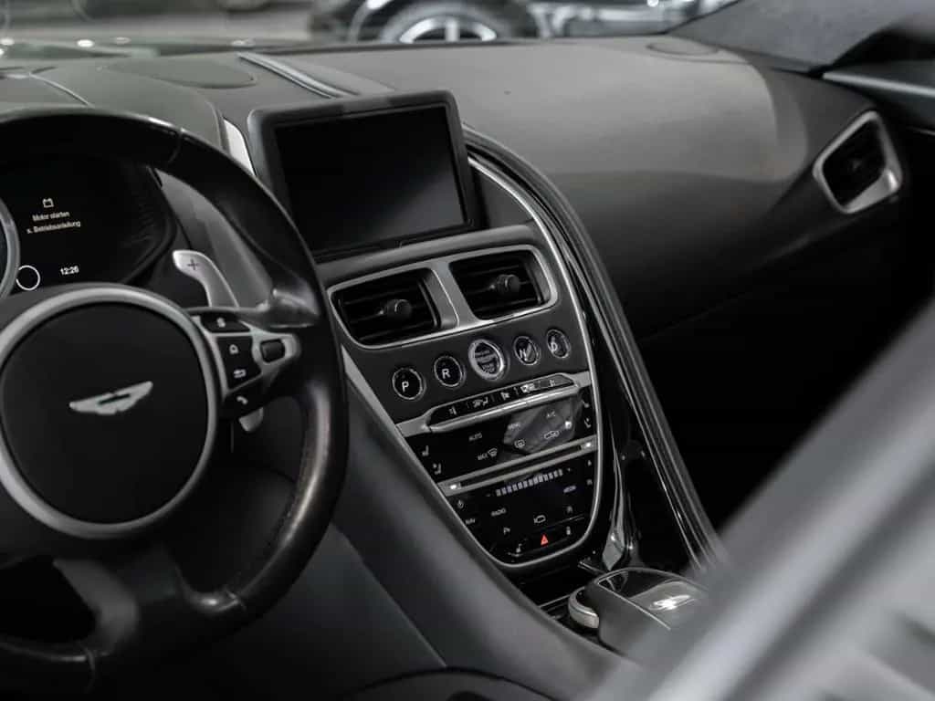 Aston Martin DB11 V8 Coupe Aston Martin Hamburg 07/2020-photo-9