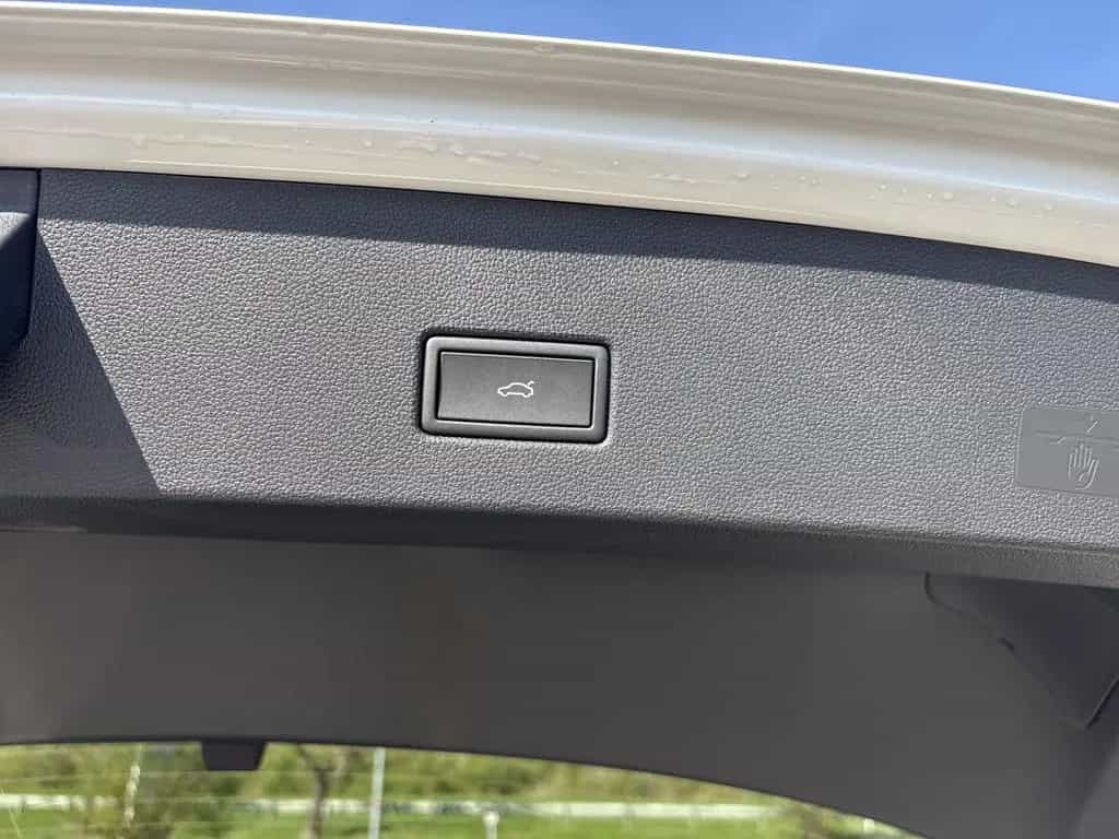 Volkswagen T-Roc R-Line 1.5 TSI DSG Matrix+Rückfahrk.+Navi+ 02/2026-photo-15