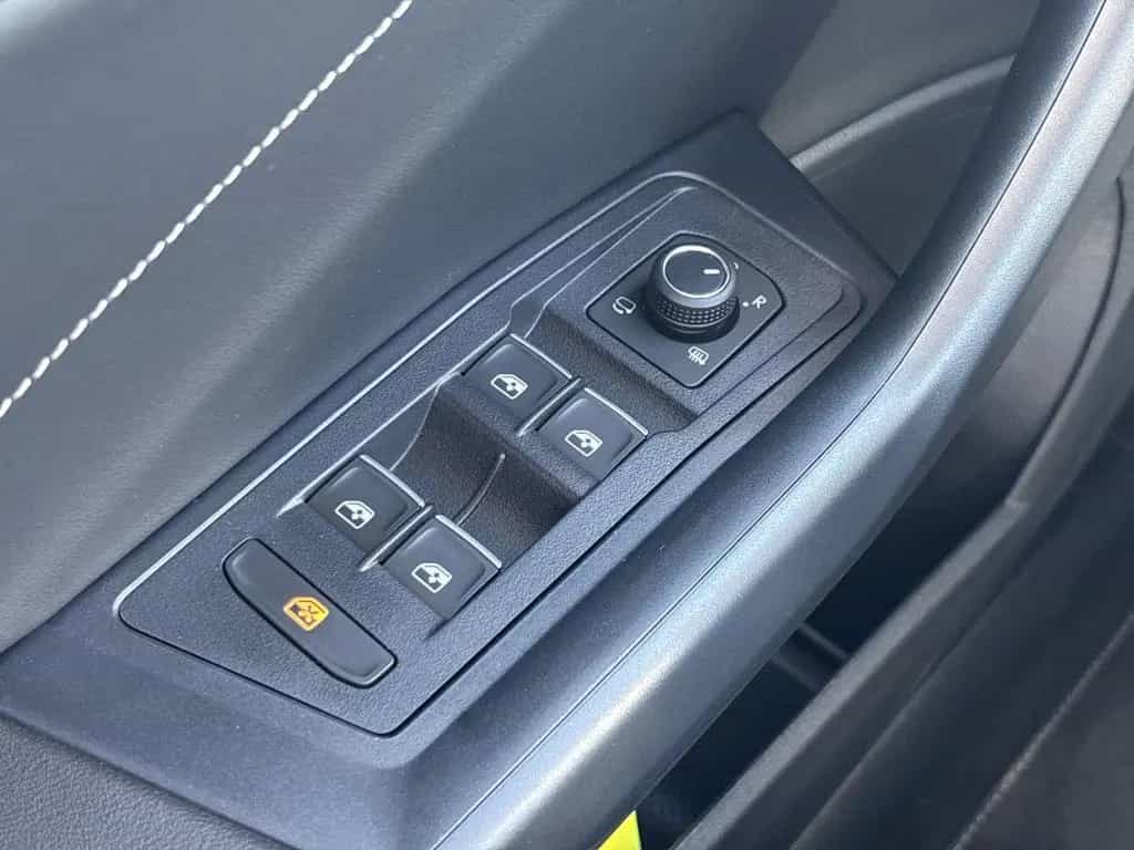 Volkswagen T-Roc R-Line 1.5 TSI DSG Matrix+Rückfahrk.+Navi+ 02/2026-photo-16