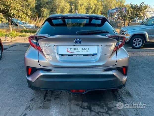 Toyota C-HR ibrida 12/2017-photo-5