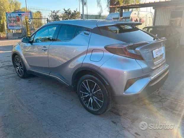 Toyota C-HR ibrida 12/2017-photo-6