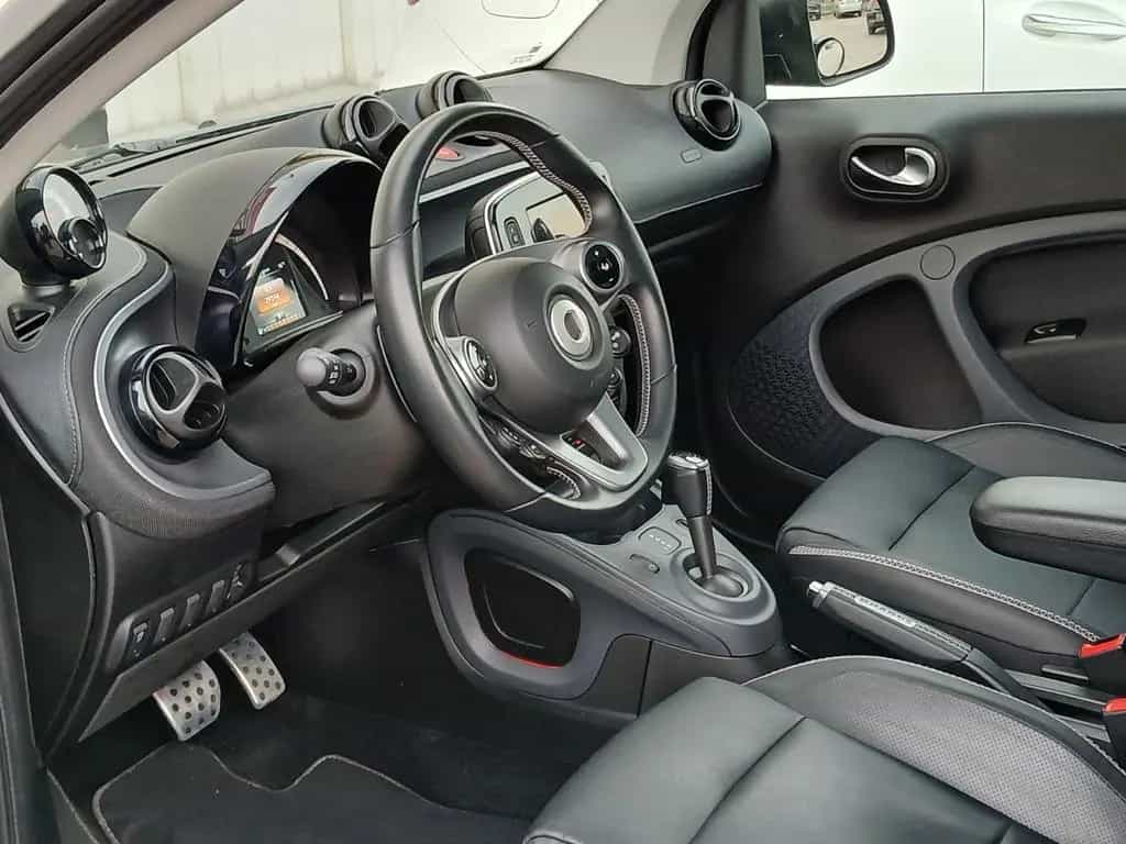 Smart ForTwo BRABUS Xclusive 122PS Panorama_Leder_Ambiente_ 06/2019-photo-11