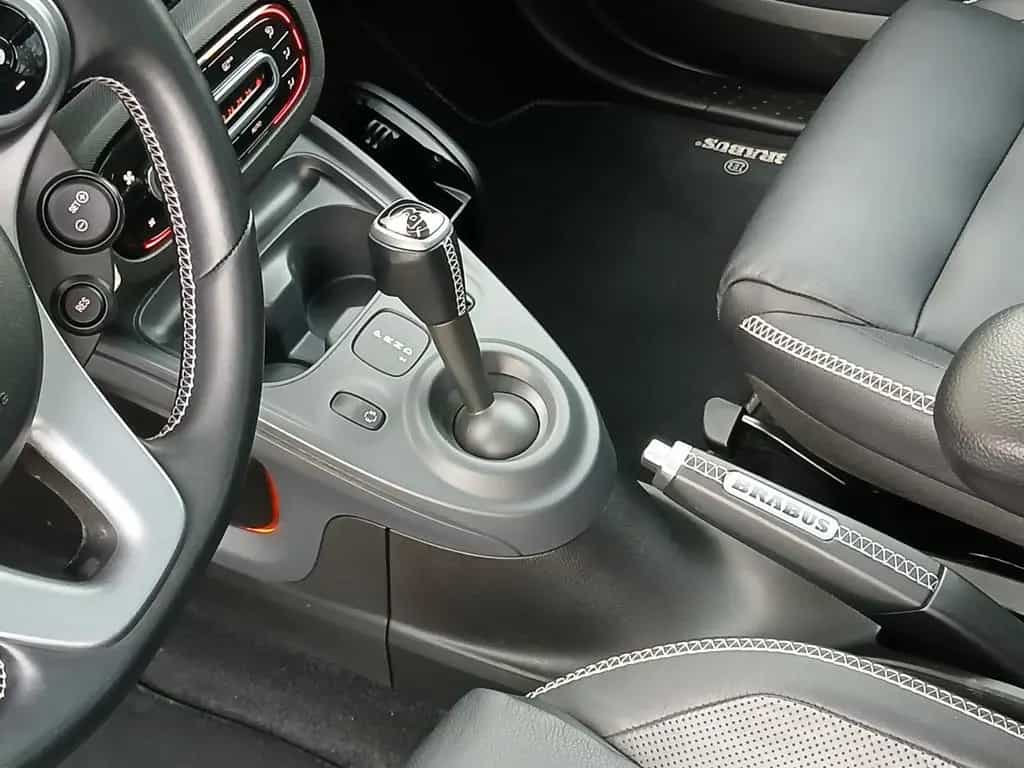 Smart ForTwo BRABUS Xclusive 122PS Panorama_Leder_Ambiente_ 06/2019-photo-12
