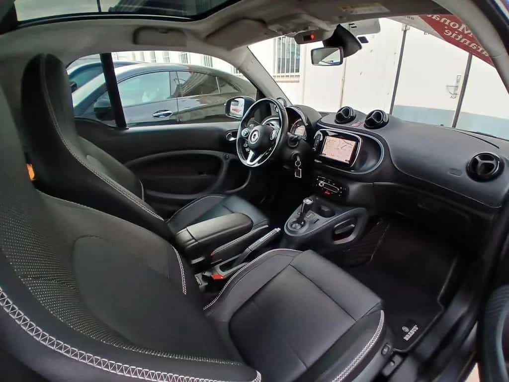 Smart ForTwo BRABUS Xclusive 122PS Panorama_Leder_Ambiente_ 06/2019-photo-13