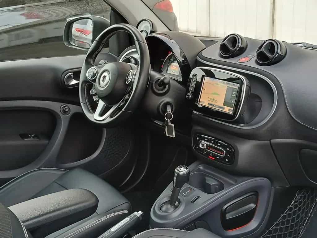 Smart ForTwo BRABUS Xclusive 122PS Panorama_Leder_Ambiente_ 06/2019-photo-14