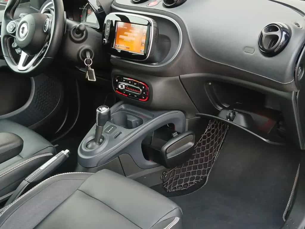 Smart ForTwo BRABUS Xclusive 122PS Panorama_Leder_Ambiente_ 06/2019-photo-15