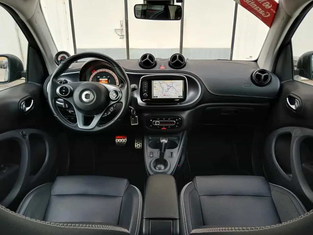 Smart ForTwo BRABUS Xclusive 122PS Panorama_Leder_Ambiente_ 06/2019-photo-17