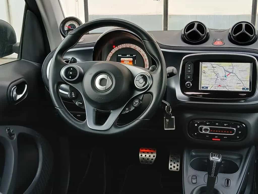 Smart ForTwo BRABUS Xclusive 122PS Panorama_Leder_Ambiente_ 06/2019-photo-18