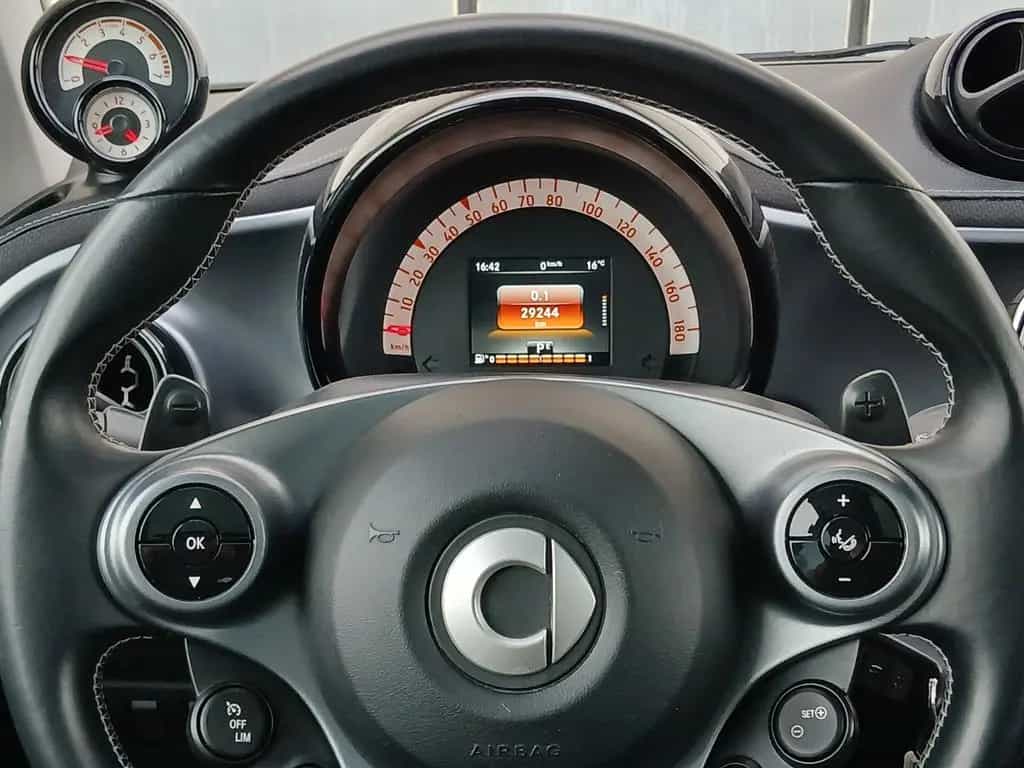 Smart ForTwo BRABUS Xclusive 122PS Panorama_Leder_Ambiente_ 06/2019-photo-21