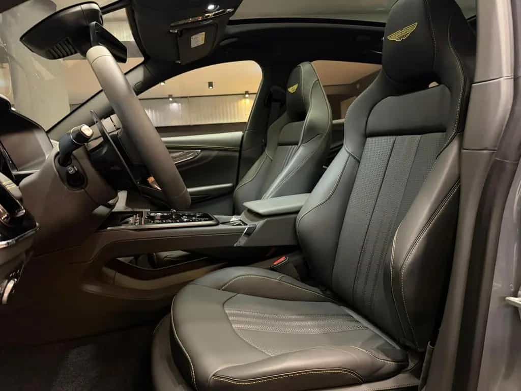 Aston Martin DBX 707  F1  2025 FACELIFT BOWERS & WILKENS/ NEU 03/2026-photo-12