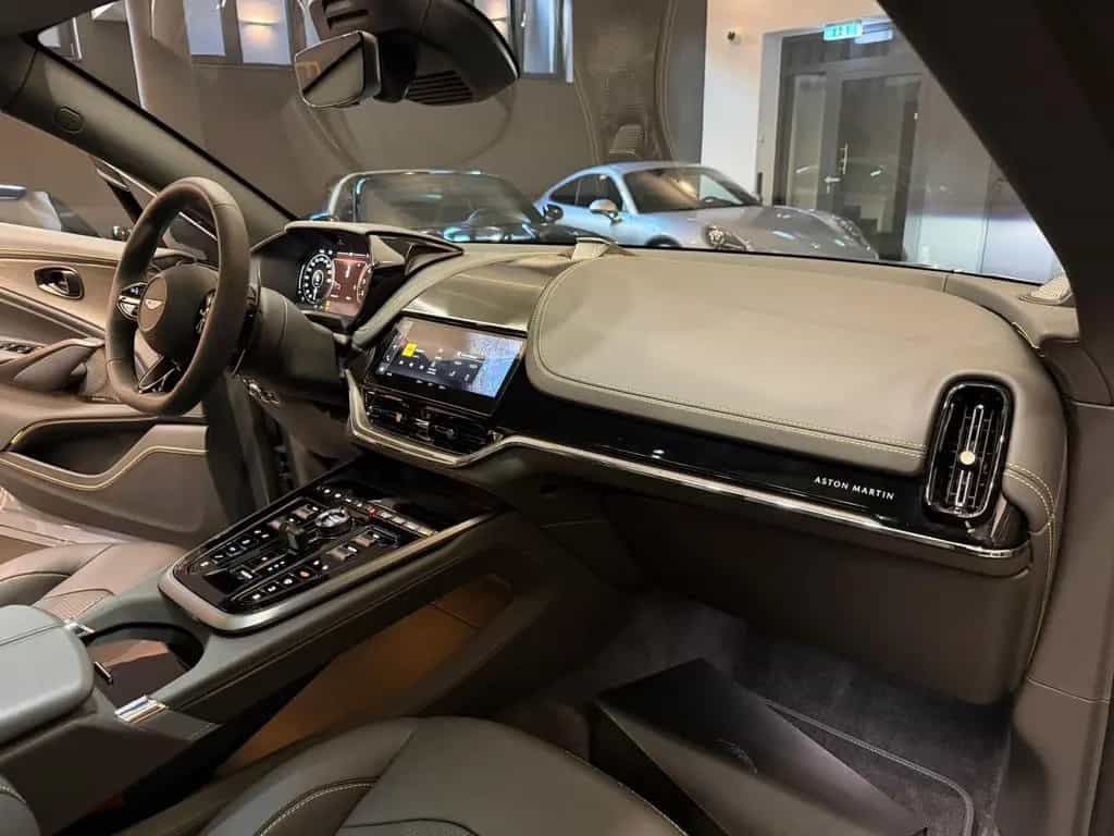 Aston Martin DBX 707  F1  2025 FACELIFT BOWERS & WILKENS/ NEU 03/2026-photo-14