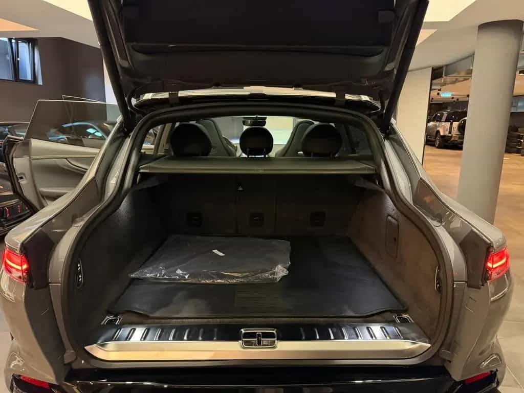 Aston Martin DBX 707  F1  2025 FACELIFT BOWERS & WILKENS/ NEU 03/2026-photo-17